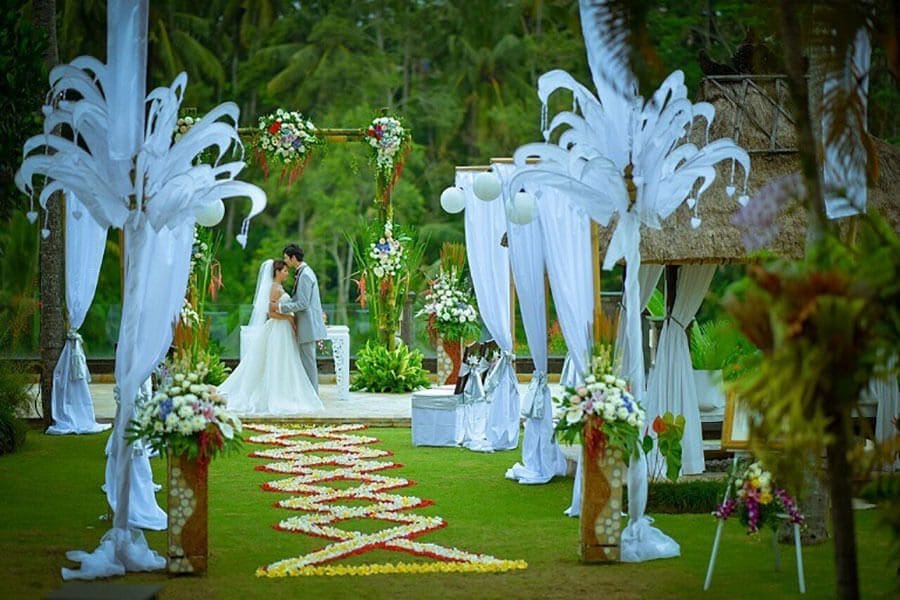 A couple standing at the alter at a wedding in Bali