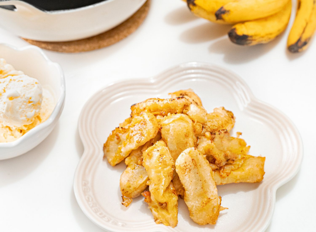 A plate of Pisang Goreng
